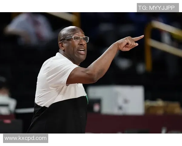 巴伦西亚终于解雇主帅加里，球队成绩不如预期，寻觅新教练