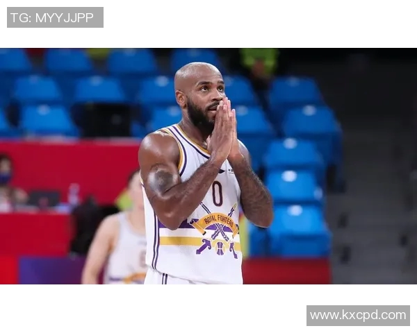 罗伯特-高登遭遇犯规争议与裁判发生口角引发热议