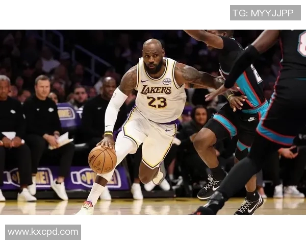 詹皇关键时刻猛攻拯救湖人